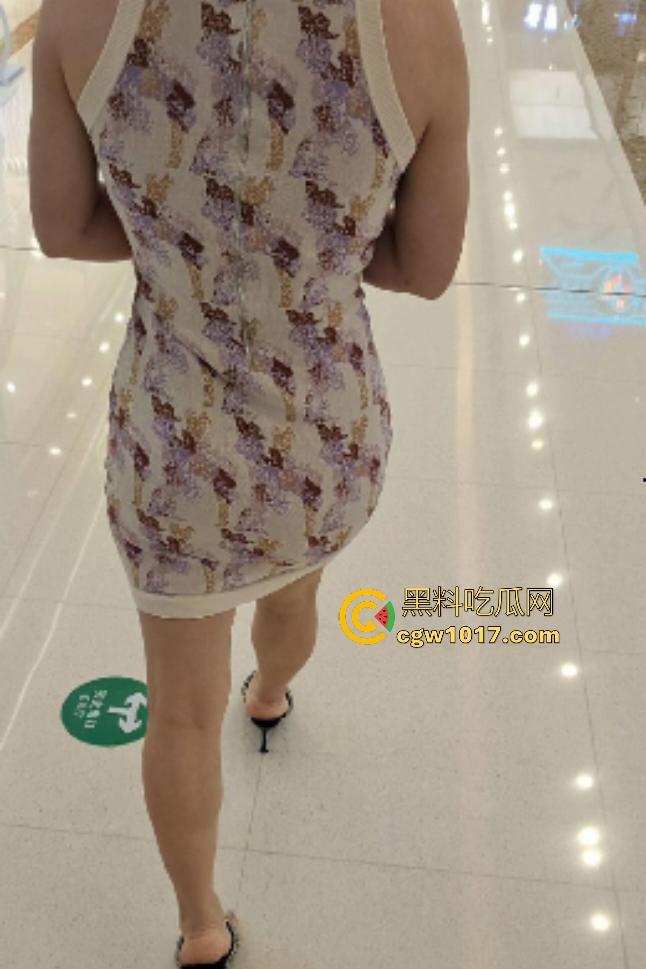 海角大神大专毕业无所事事,在家胶带捆老妈双手,黑丝撕烂压床强奸,熟妈小腿狂踢儿子屁股还被内射!-1