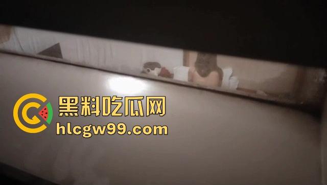 偷拍技术天花板,山西哥们跟踪前女友开房,全程偷拍她和现男友翻云覆雨,角度刁钻精准到像开了透视挂!-8