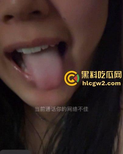 郑州00后【黄絮如】裸聊视频被渣男泄露，骚到舔自己淫水，这下彻底火了！-8