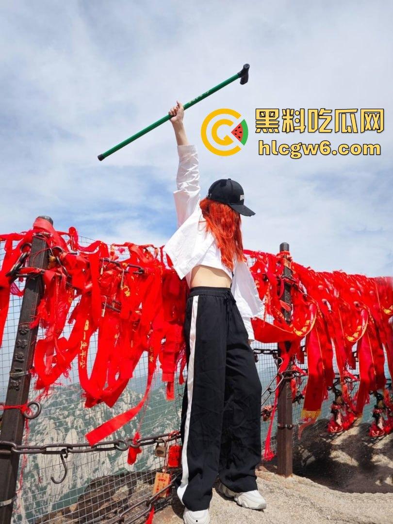 南京中医药大学红发学生妹『 徐思涵』陪金主伴游 白天是摄影师晚上是肉便器 情趣内衣换着花样骚视频流出！-16