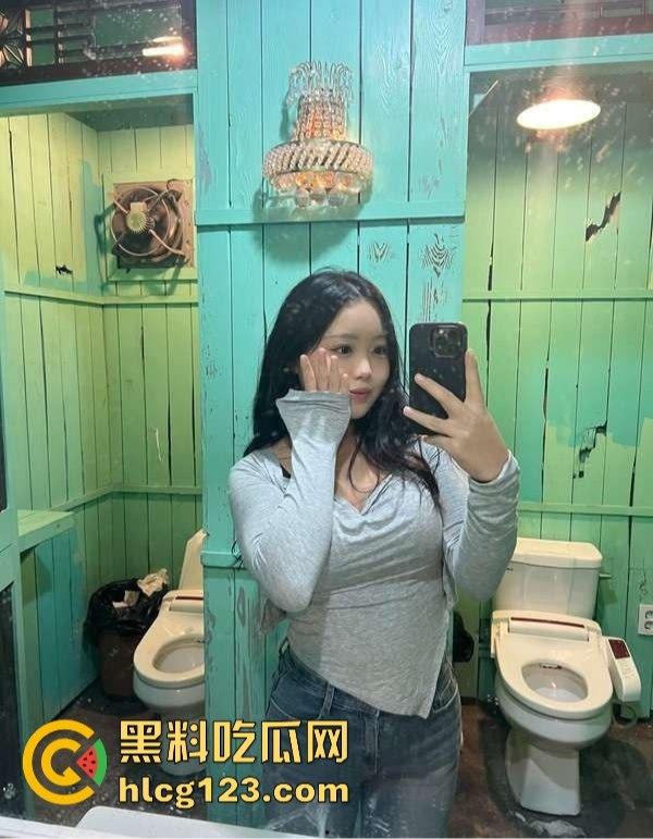 韩国反差婊 mmmmppjjjj KTV吃鸡上位，口交后入一气呵成！回酒店还得靠自己自慰解渴！-1