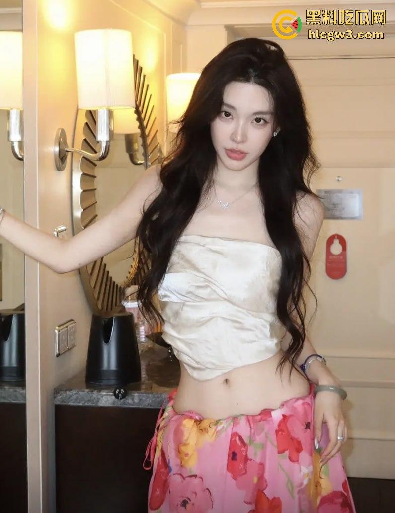 500W粉网红『谢欣桐』劈腿大戏!恋爱四年跑进富二代怀抱,私密视频曝光,干湿分离成神秘操作!-25