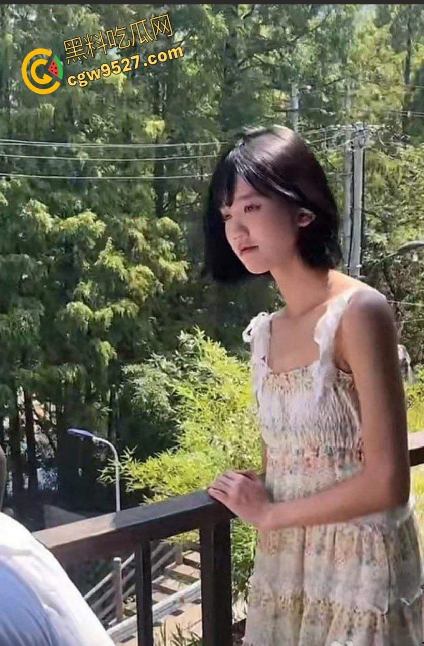 抖音清纯女神【痱子哭哭】,金主调教视频外泄,主动骑乘浪叫,甜美形象全崩,骨子里就是个欠操的骚货!-3