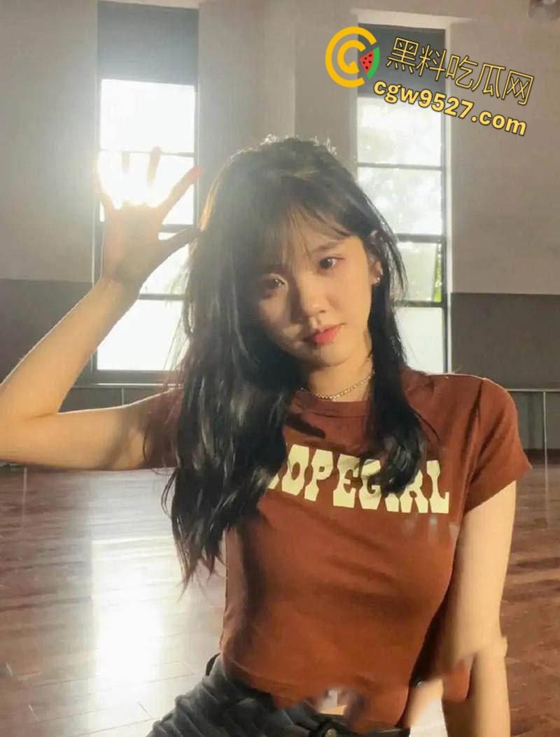 抖音清纯女神【痱子哭哭】,金主调教视频外泄,主动骑乘浪叫,甜美形象全崩,骨子里就是个欠操的骚货!-5