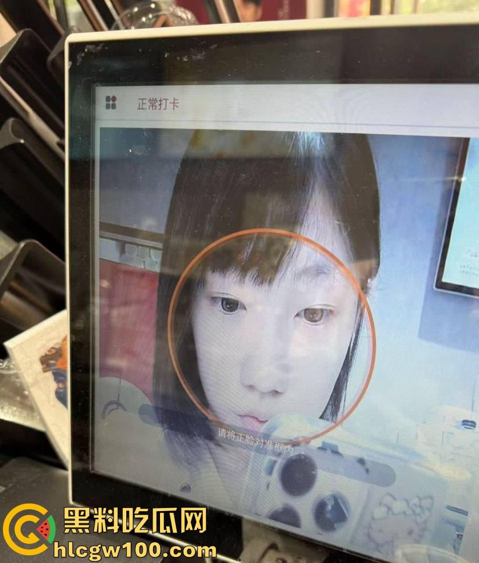 湖北19岁反差精神小妹【邵丽燏】被土豪大肆网调视频曝光,给主人拍内裤拍逼完成任务!-6