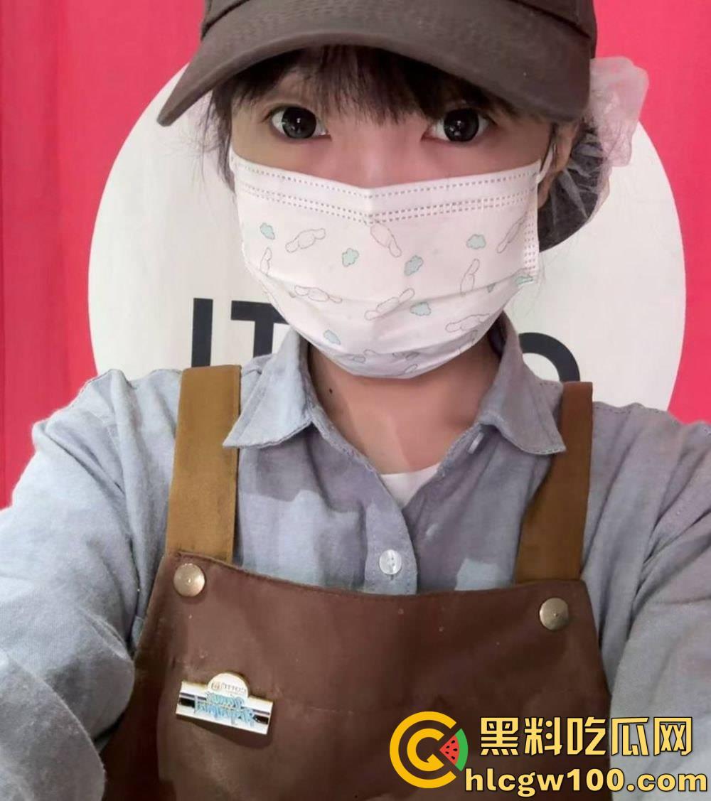 湖北19岁反差精神小妹【邵丽燏】被土豪大肆网调视频曝光,给主人拍内裤拍逼完成任务!-8