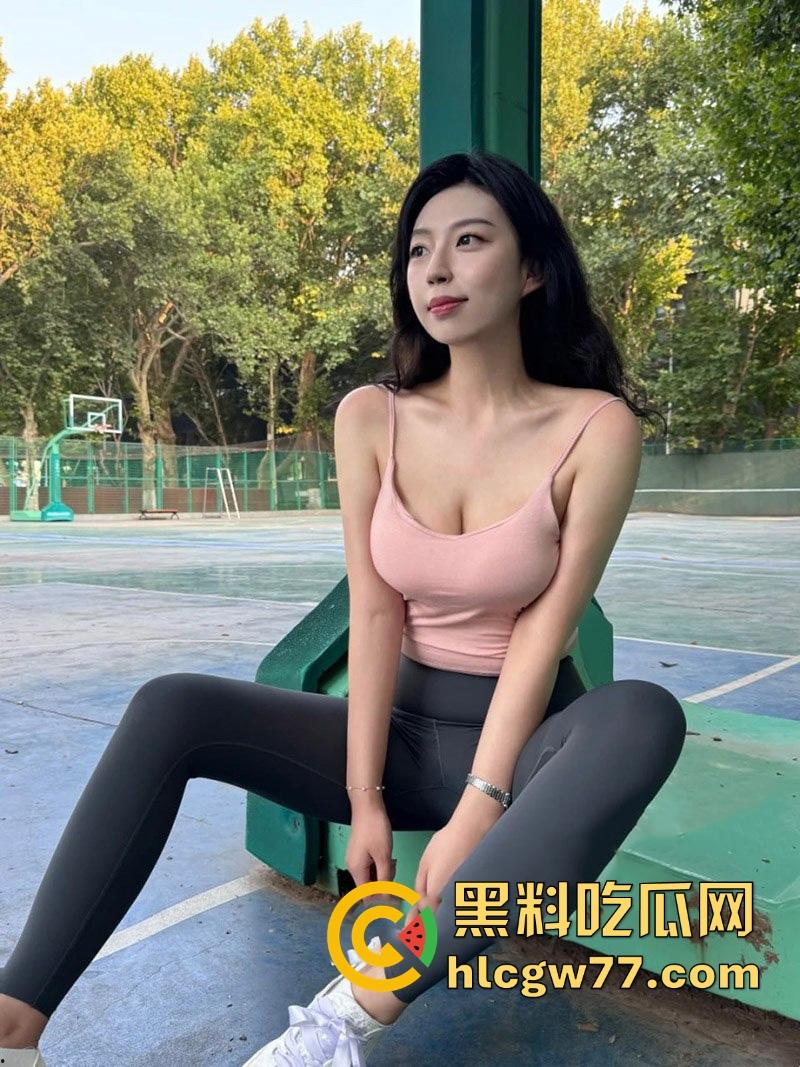 艺术书法系 黎老师 极品身材反差母狗 大奶翘臀细腰长腿 穿女仆装吃鸡挨操视频流出！-5