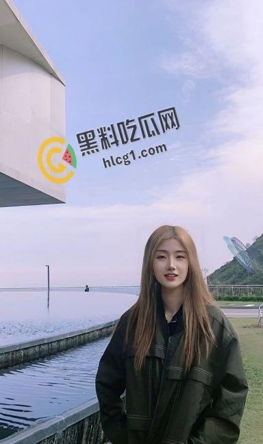 浙江师范大学 罗婷 极品身材气质嫩妹 被男友带出去玩3P非常听话配合 被操的一脸享受-1