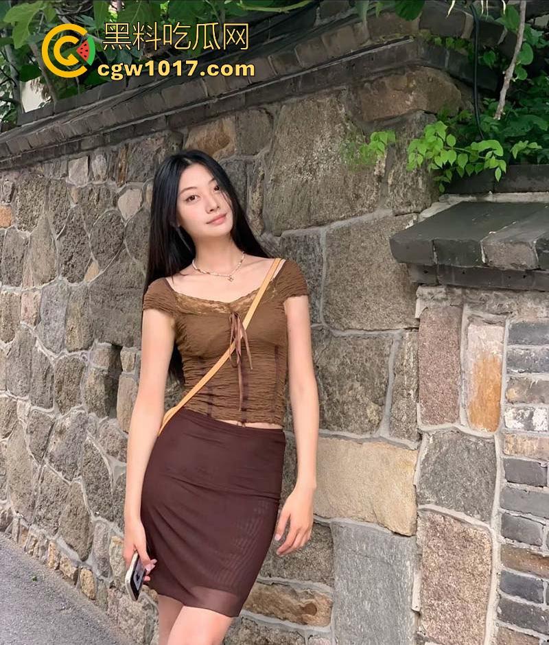 湘潭大学极品高挑美女【林奕怡】约炮视频曝光，完全露脸口交骑乘，超绝身材颜值，无套抽插白虎骚穴淫荡无比！-3