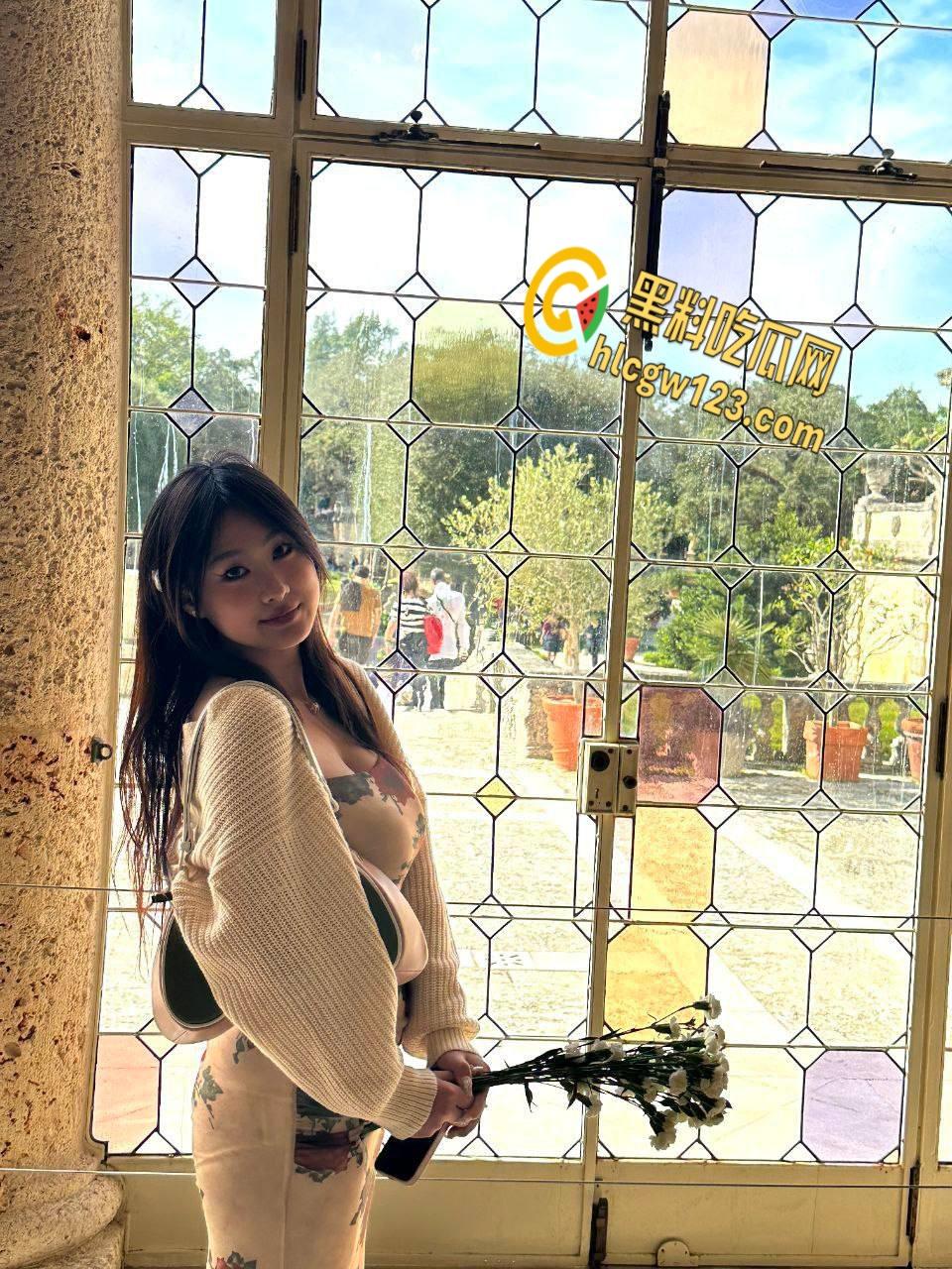 高颜值反差婊【贺晓晓】被前男友曝光 ,  露脸舔屌玩到拉丝 ,  撅臀掰逼无套后入！-7