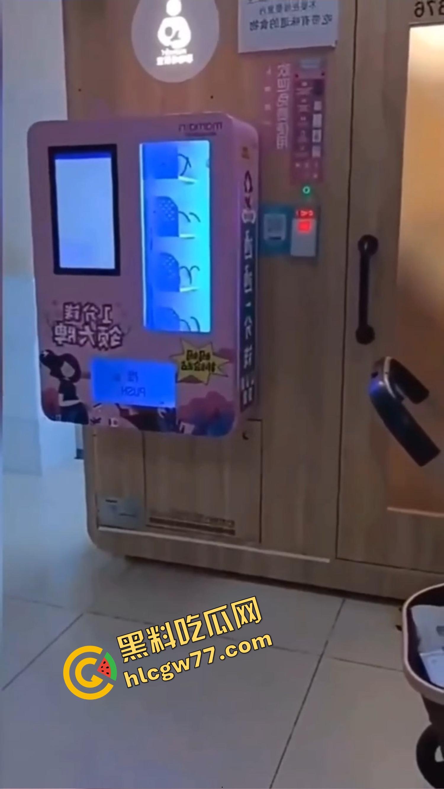 成都金牛妇幼保健院母婴室变炮房,狗男女当场开操高潮,里面干着外面拍着全程录下!-8