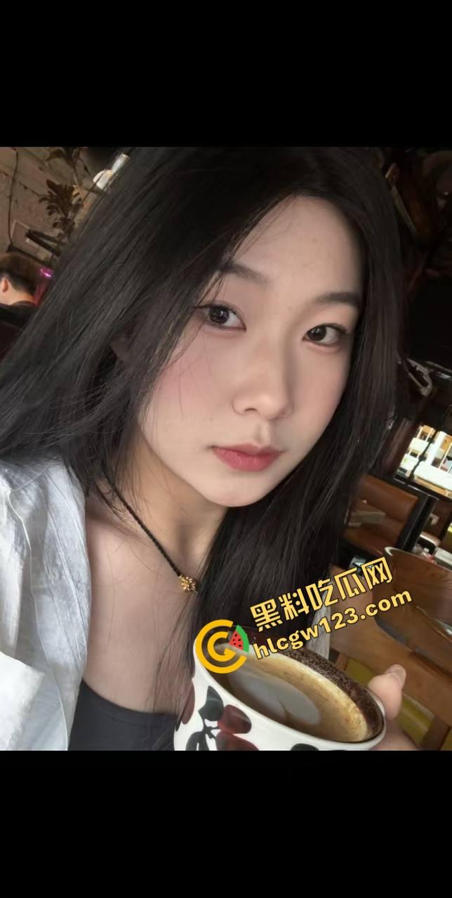 闺蜜双人床上大战,一根双头鸡巴插爆俩逼,谁都不当受,轮着干,姐妹变炮友这才叫姐妹情深!-4