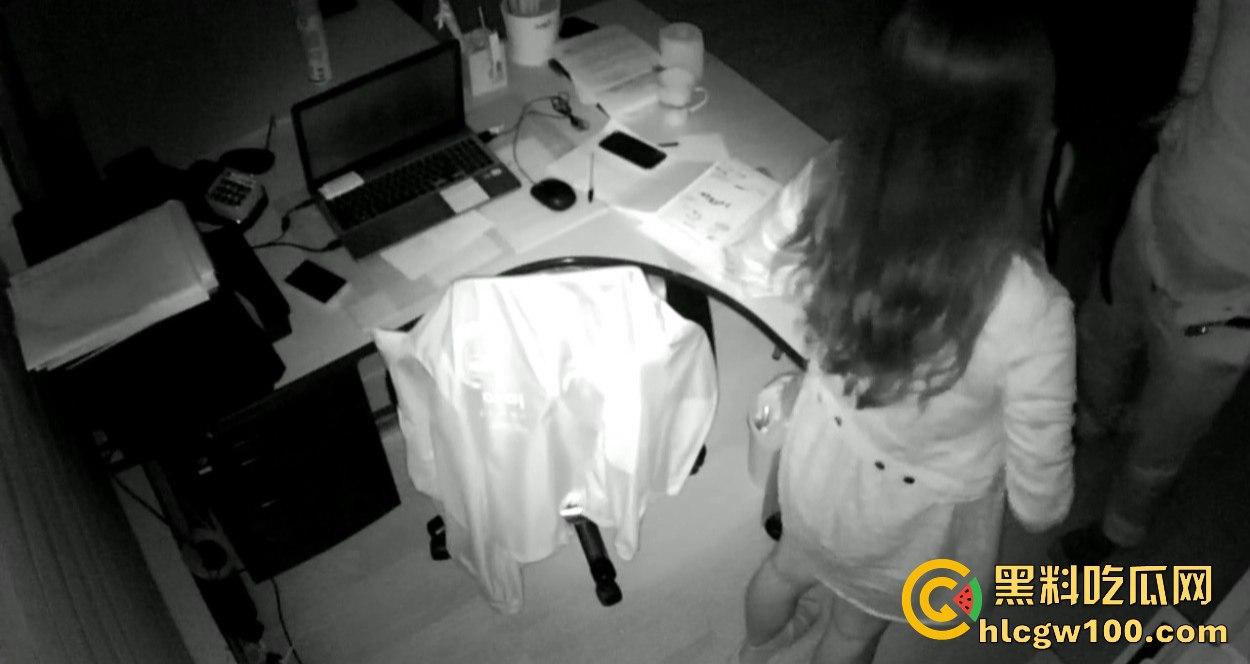 公司摄像头炸出大瓜,碎花连衣裙小骚货文员主动摸经理鸡巴,关灯打炮以为安全,哪知红外线全程实锤!-13