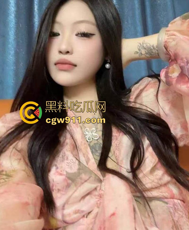 土豪豪掷千金约炮极品花胸美女，御姐气质风情万种，顶级身材诱惑勾魂，深喉吞精彰显母狗本色！-2