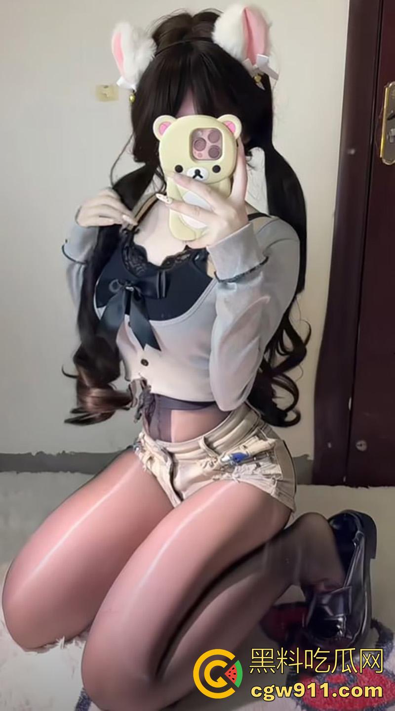 抖音嫩妹女菩萨【笨蛋小鱼】,大奶长腿身材极品,竟下海做福利姬,大号阳具爆插嫩穴,福利视频流出!-3