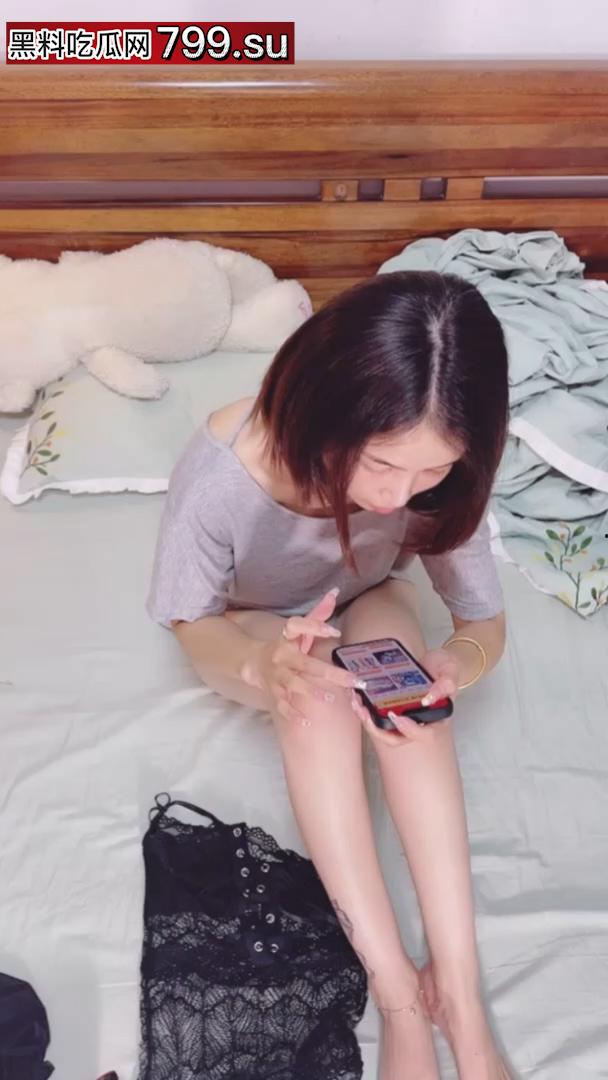 快手网红「素素吖」新增定制 肉丝自慰黑丝做爱 会玩-1
