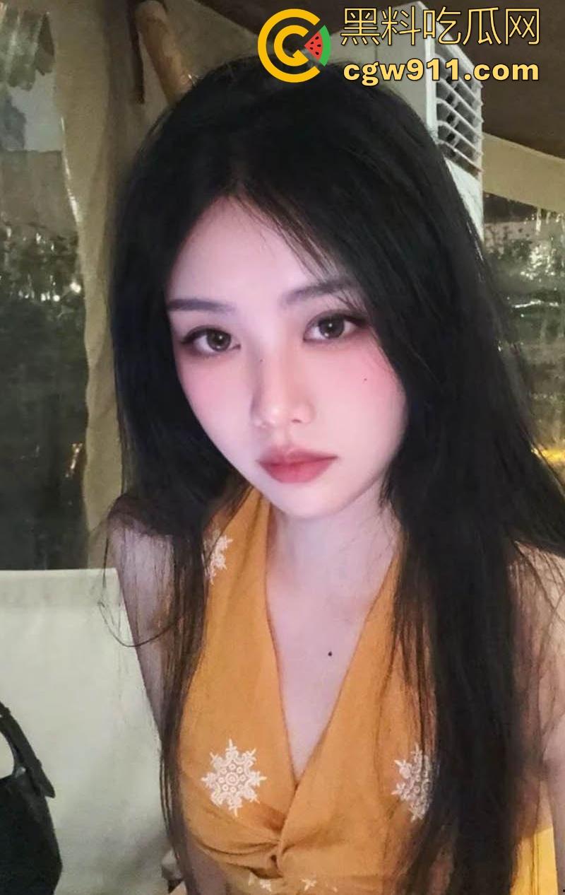 成都商学院极品学姐【吴依】下海园公交车， 赤裸跪姿吞吐肉棒，出租屋内接客多姿势性爱，呻吟不断极致淫骚！-3