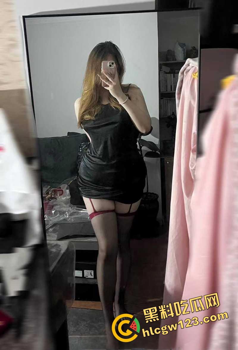 辽宁阜新反差婊【杨舒琦】翘臀开档连体衣被操到断片，3P4P全程露脸流出 前后夹击爆操群交！-7