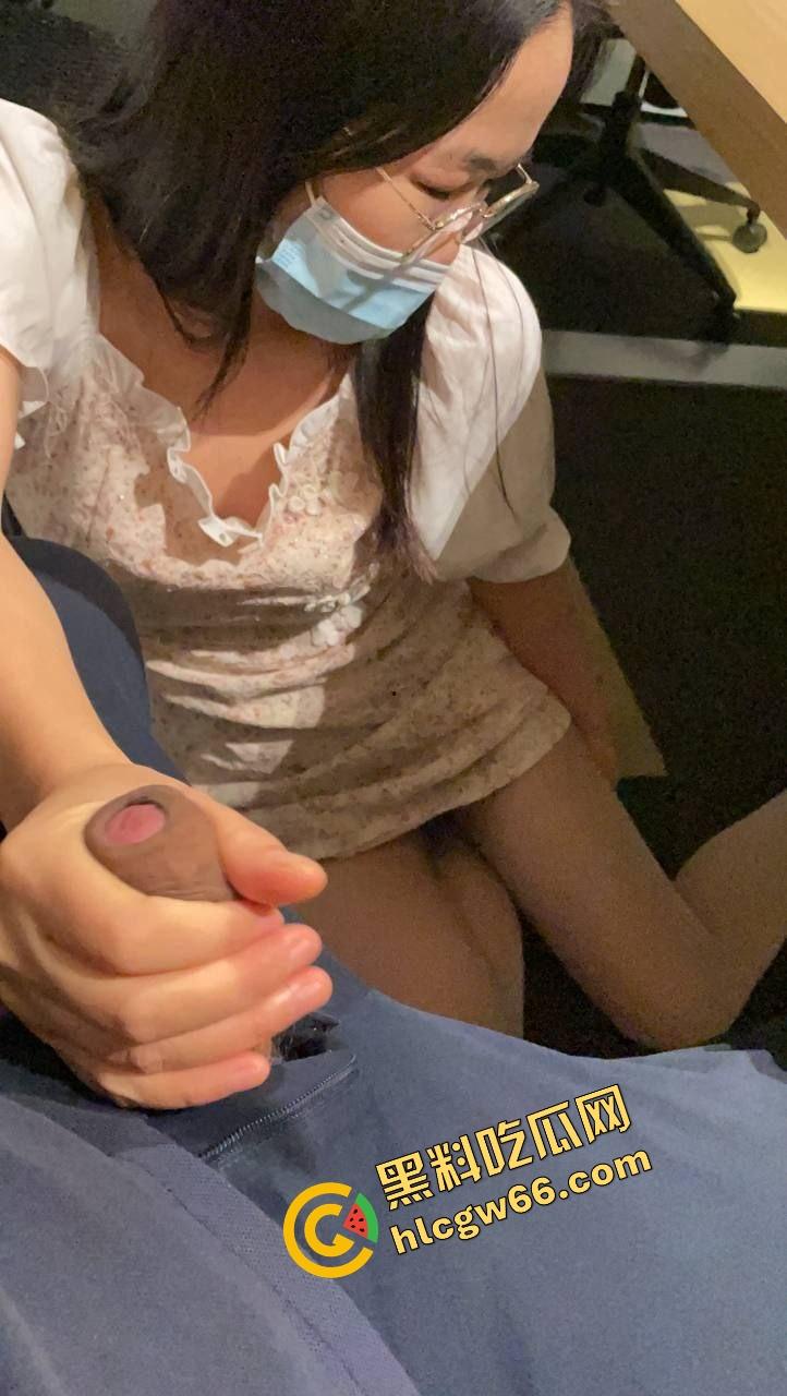 单位同事良家女『钱姬』白天开会女精英,晚上肉丝足交骚母狗,会议室直接跪地服务全活原地爆射!-7