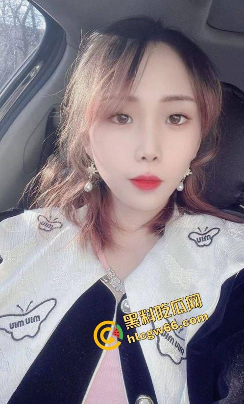 佛山小区人妻骚妇『邵萍丽』偷情嫌老公三下完事，转头让我操得腿软叫不停，高潮后主动舔鸡巴喊香！-1