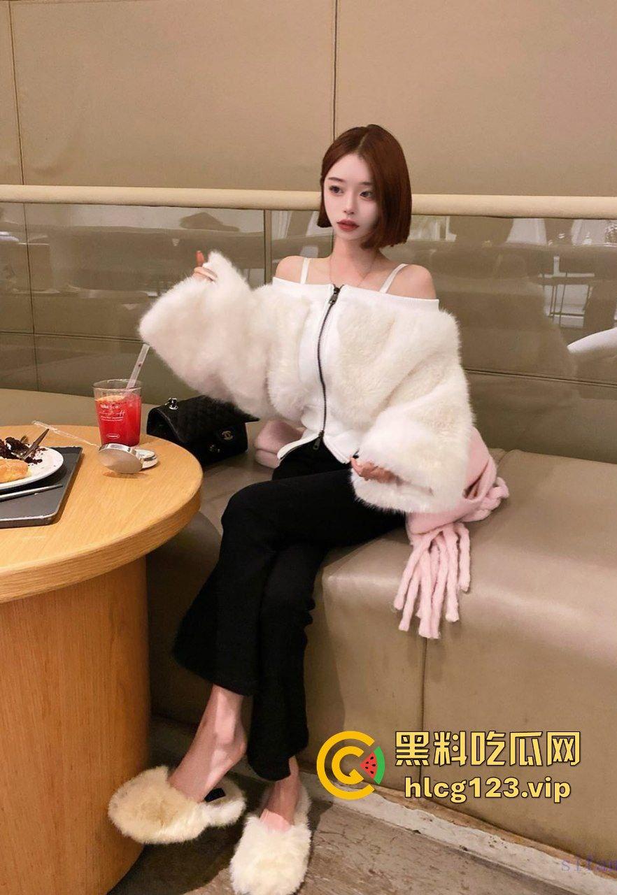 韩国极品热舞网红【曾伊mllnjx】自导自演,裸舞完直接拿棒子狂插自己!-11