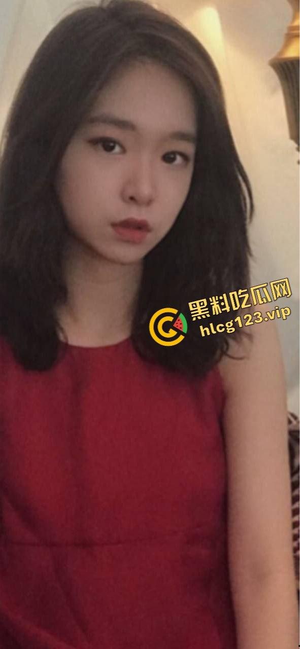 26岁研究生女神【刘美丽】的反差肥臀足控！露胸内衣加嫩乳头双手抓爆，肥臀后入任劳任怨！-2