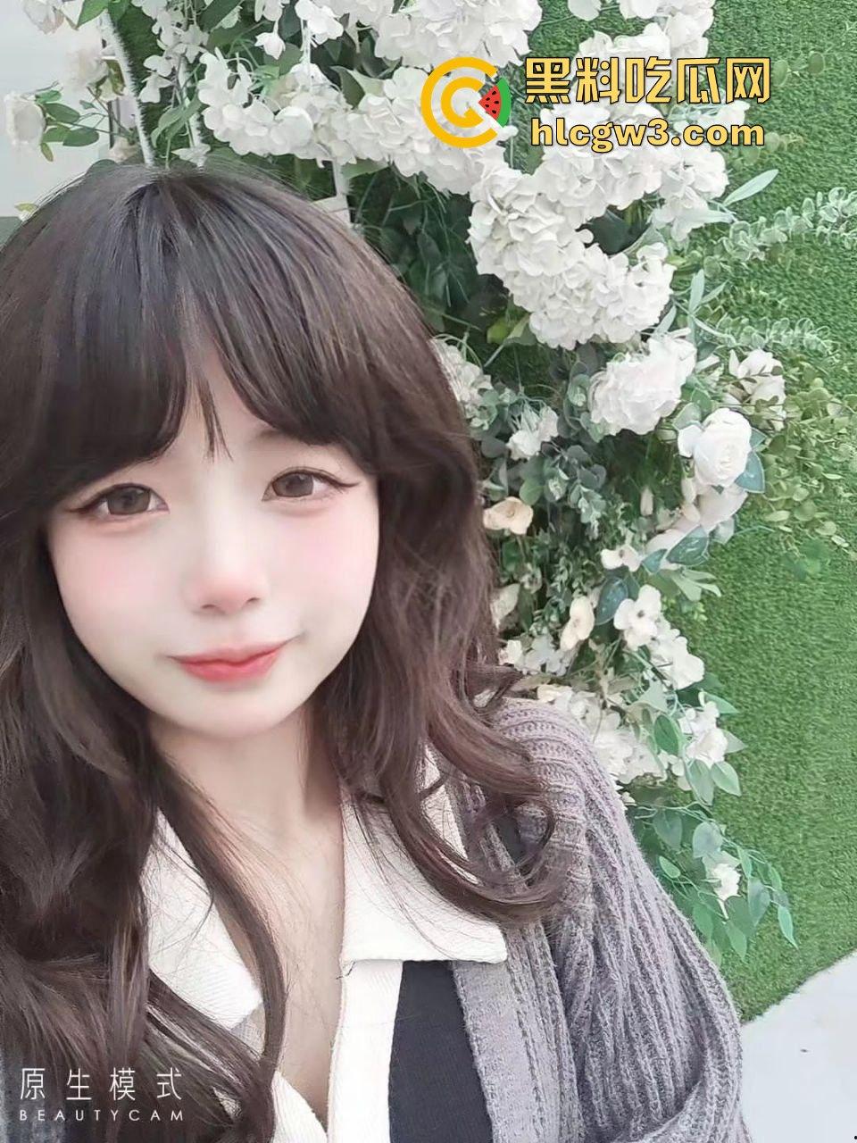 推特极品JK萝莉妹『斜眼龙王』裸拍福利流出 宿舍戴项圈比耶吐舌 这颜值清纯却骚到爆 删号退圈已绝版！-19