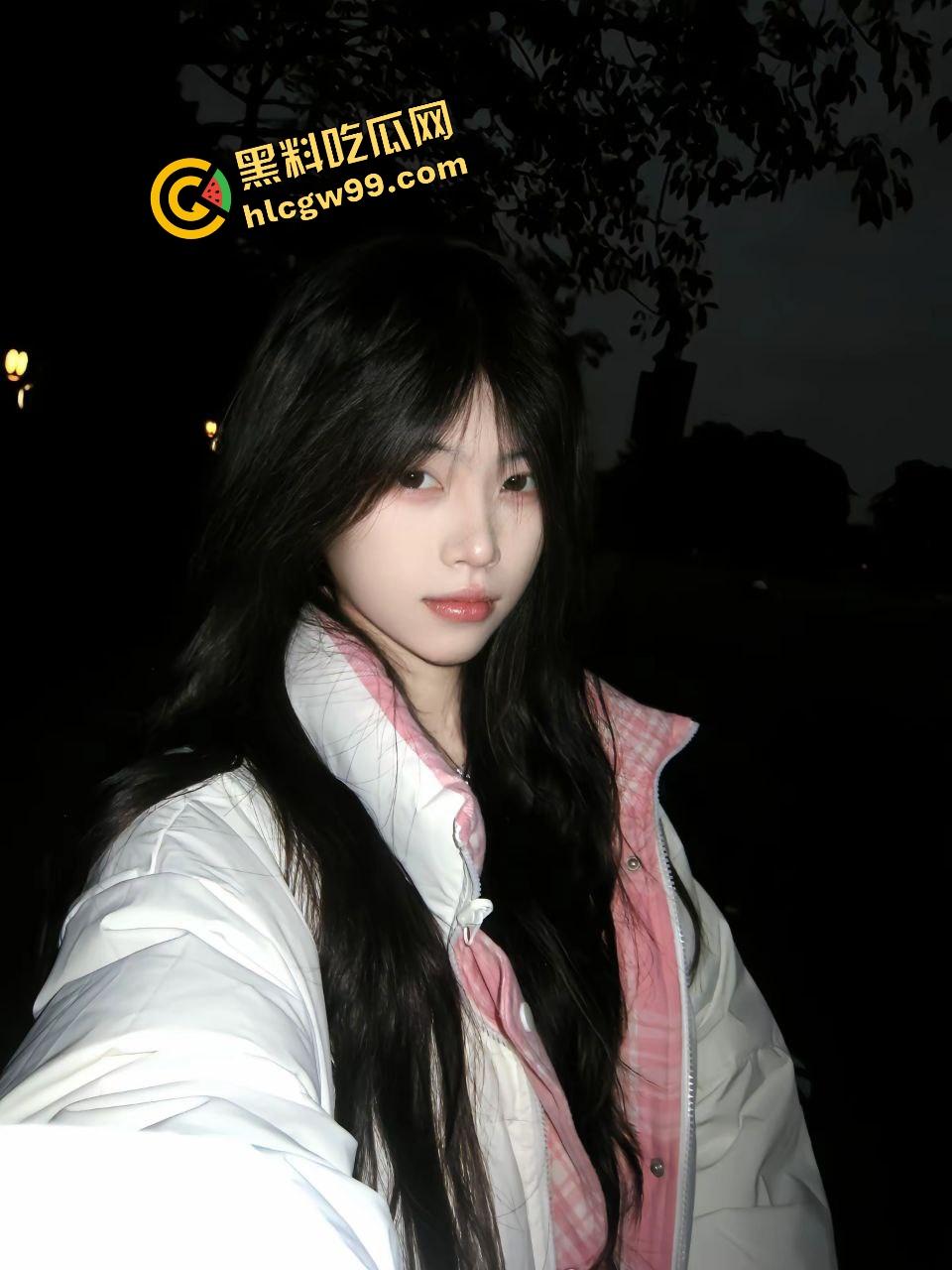 抖音清纯少女女网红反差婊『1an』卫生间露奶私拍发金主，早期酒店约操大哥后入娇喘！原创独家曝光流出！-3