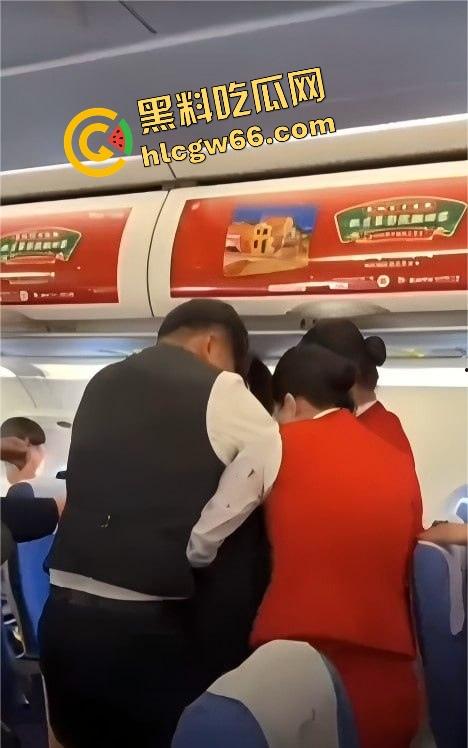 深圳航空变空中肉搏战，两女乘客因太臭香水熏人互殴，连空姐都遭殃被咬出血，航班延误两小时只因一场鼻子矛盾！-15