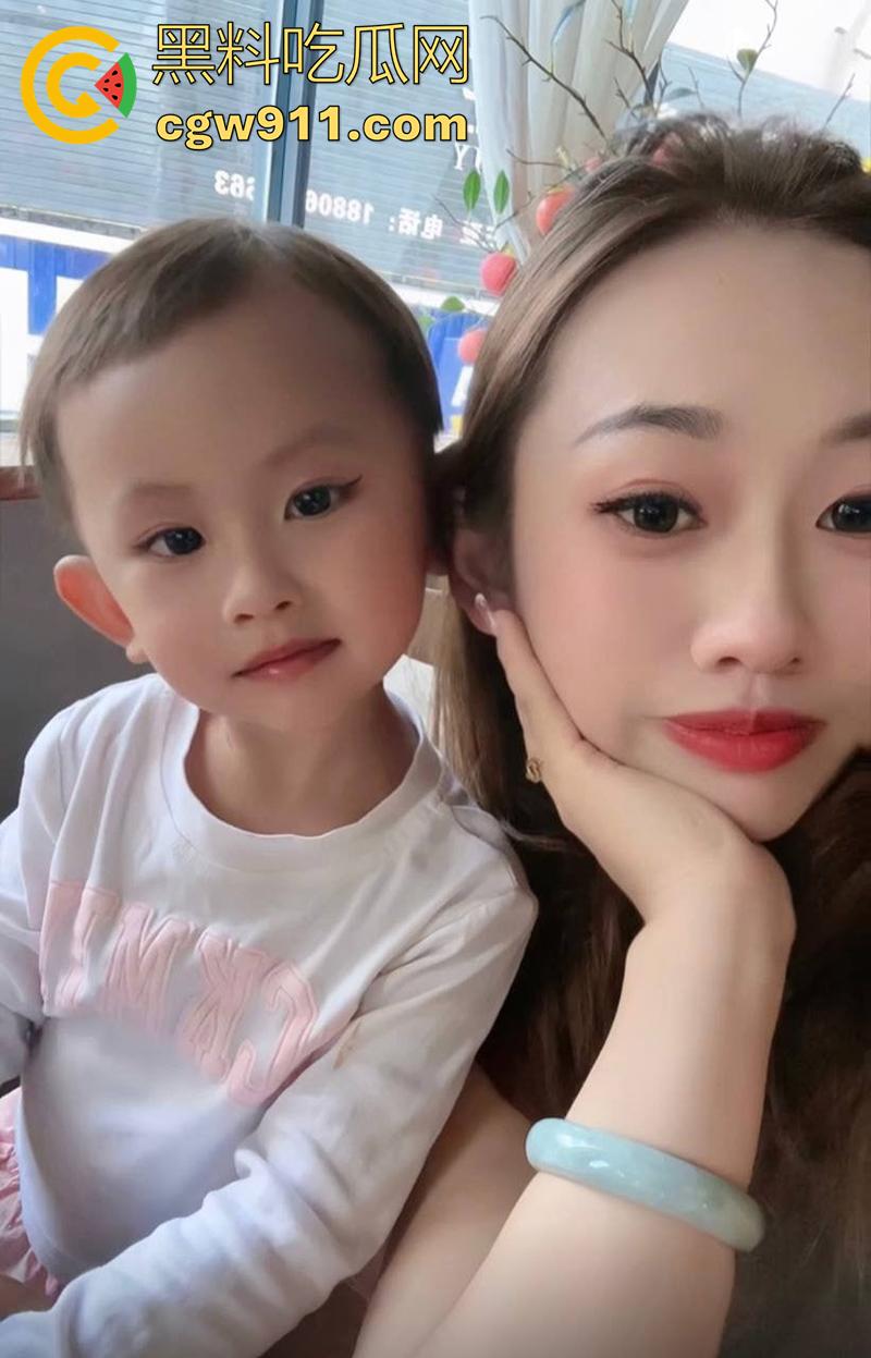 颜值神似马蓉的已婚母狗,云南临沧健身少妇【董曦】,有老公孩子但身材超棒,美腿修长口活一流,微信号被曝光!-6