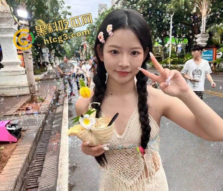 云南师范大学汉服女神『姜紫卉』下海约炮金主 开裆蕾丝内裤女上位榨精 性爱视频流出！-3