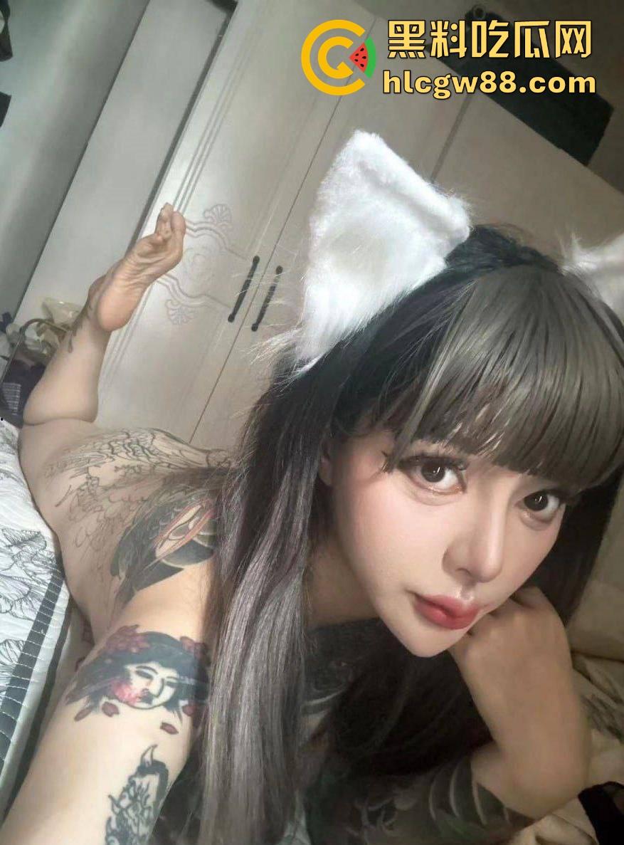 快手纹身网红【还能抱你吗】最新私拍流出，S型骚浪身材纹身认证，跟男友情趣内衣上演野性大战！-7