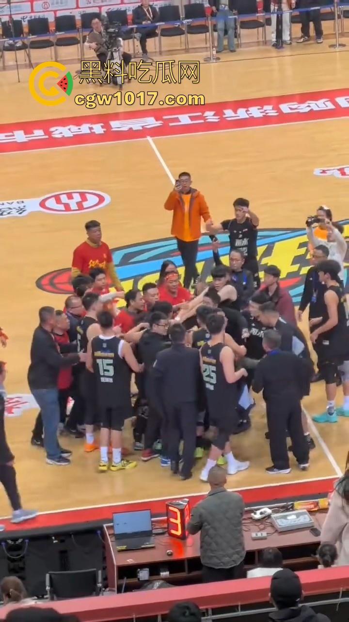 浙BA篮球联赛爆发大冲突！绍兴球队输不起，打完后还要打球员，真应了那句话，喝绍兴黄酒，打各地朋友！-7