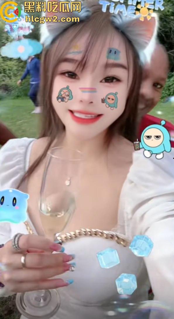 卖逼实捶！深圳网红布丁猫超顶犯罪级身材太诱人 业务太多还得预约  21分30秒千元包夜视频曝光-9