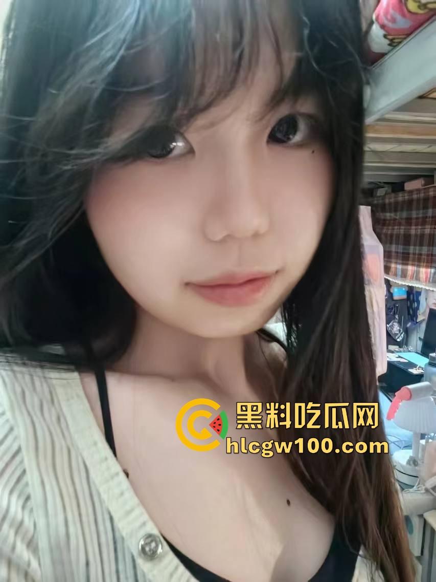 大学妹子下课就忙着接客 背影一瞅质量不错 瓜友拿着蜜雪冰城跟着跑 到家直接开干全程偷拍不讲武德!-1