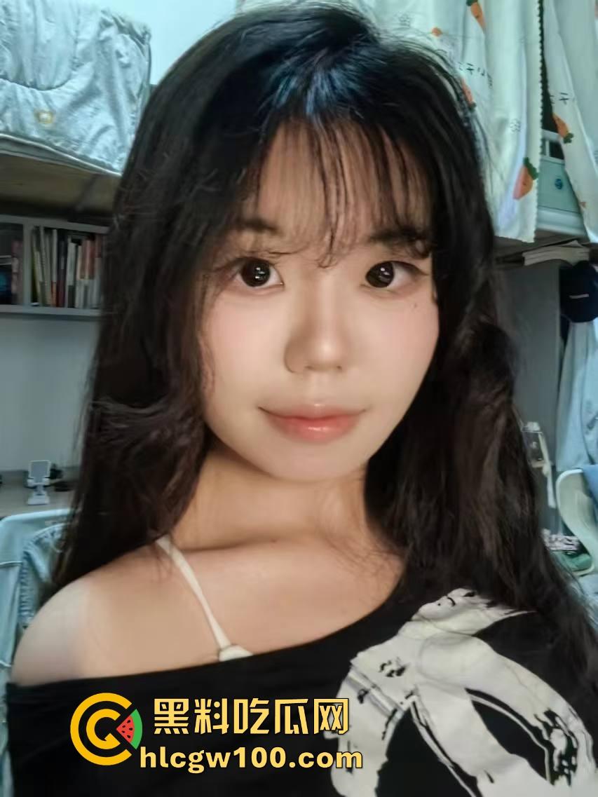 大学妹子下课就忙着接客 背影一瞅质量不错 瓜友拿着蜜雪冰城跟着跑 到家直接开干全程偷拍不讲武德!-2