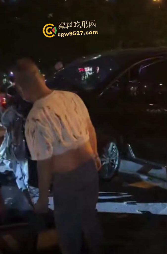 9月2日晚上广州海珠鹤洞桥底，合创汽车开智驾直接冲撞行人，连幼童都撞飞了，这智驾怕不是失了智吧？-5