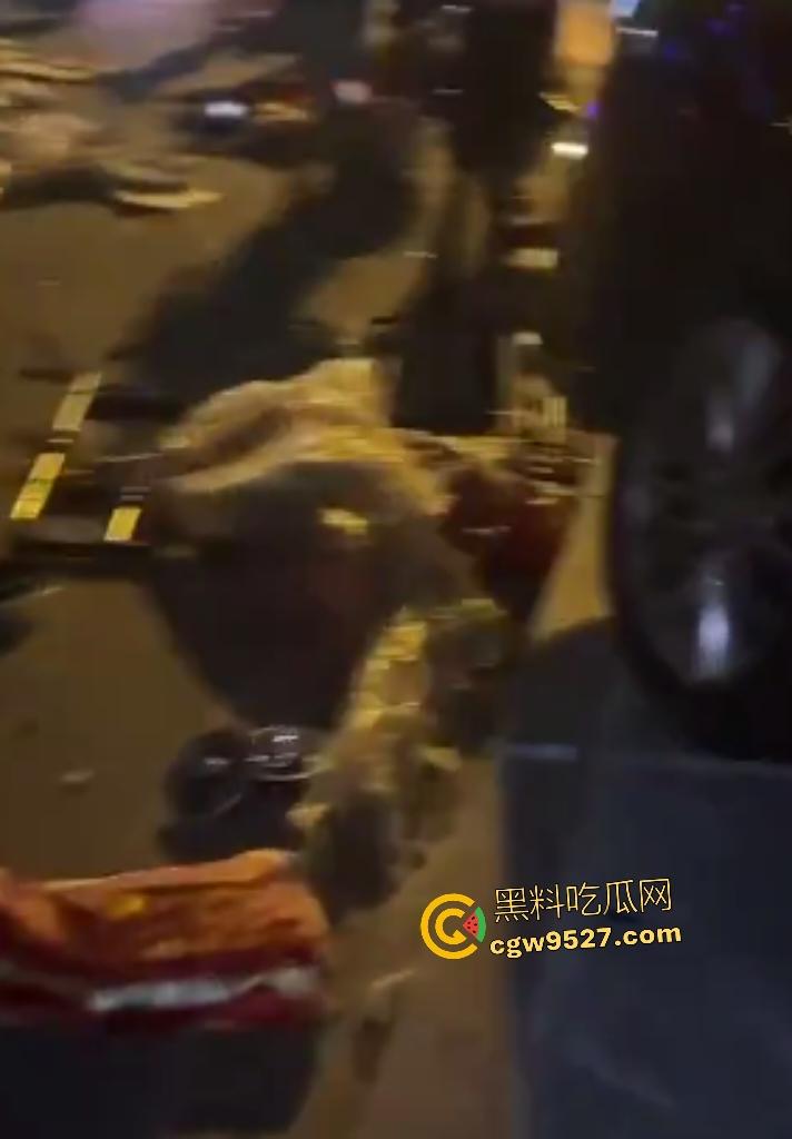 9月2日晚上广州海珠鹤洞桥底，合创汽车开智驾直接冲撞行人，连幼童都撞飞了，这智驾怕不是失了智吧？-7