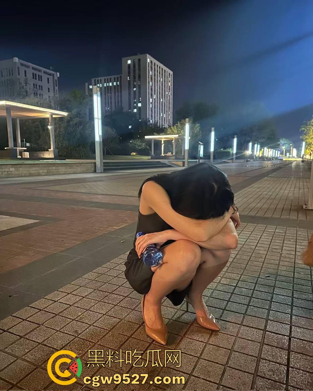 酒吧偶遇醉酒女神，失恋喝闷酒寂寞空虚，一顿安慰最终带回酒店骑乘猛操，果然失恋的女人最容易得手！-5