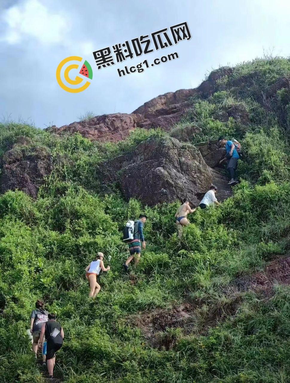 炸裂！自行车登山小队 爬山到一半脱衣打野战 山上快活似神仙 下山又酒店一起打牌-3