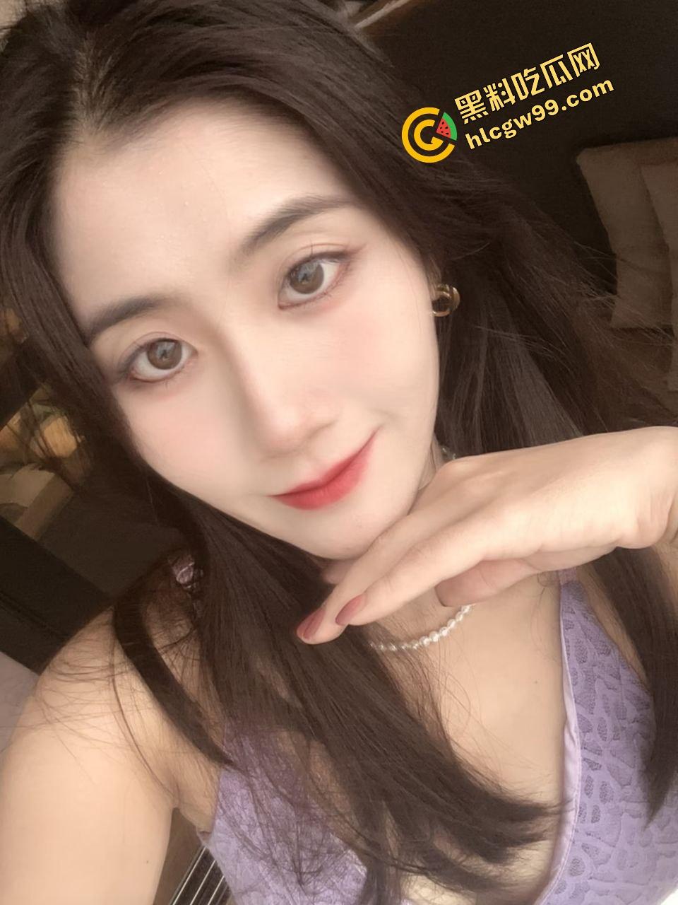 单男社交软件网聊年轻少妇『周芳茹』婚后约会出轨弟弟，散步至酒店全裸口交上位抱操！独家曝光流出！-2