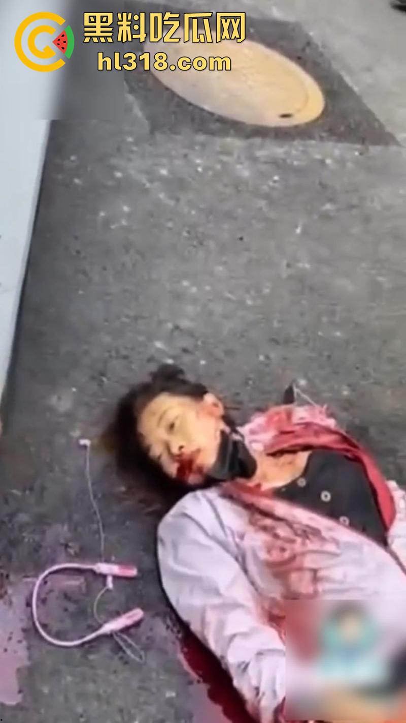 女子出轨被老公刀杀，云南夫妻在南京打工，想不到已婚妻子竟出轨工头，遭老公连捅数刀当场身亡！-4