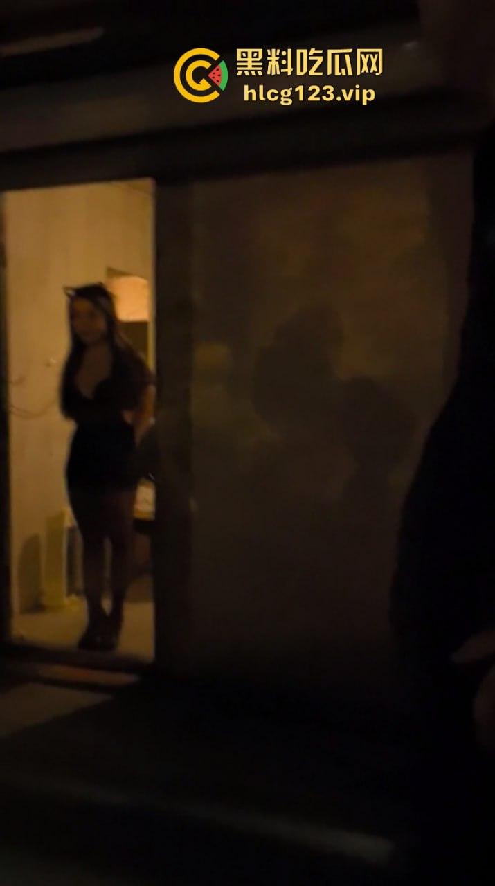 江苏无锡惊现“站街女” 成群结队的美女 上前一看发现她们不简单-4