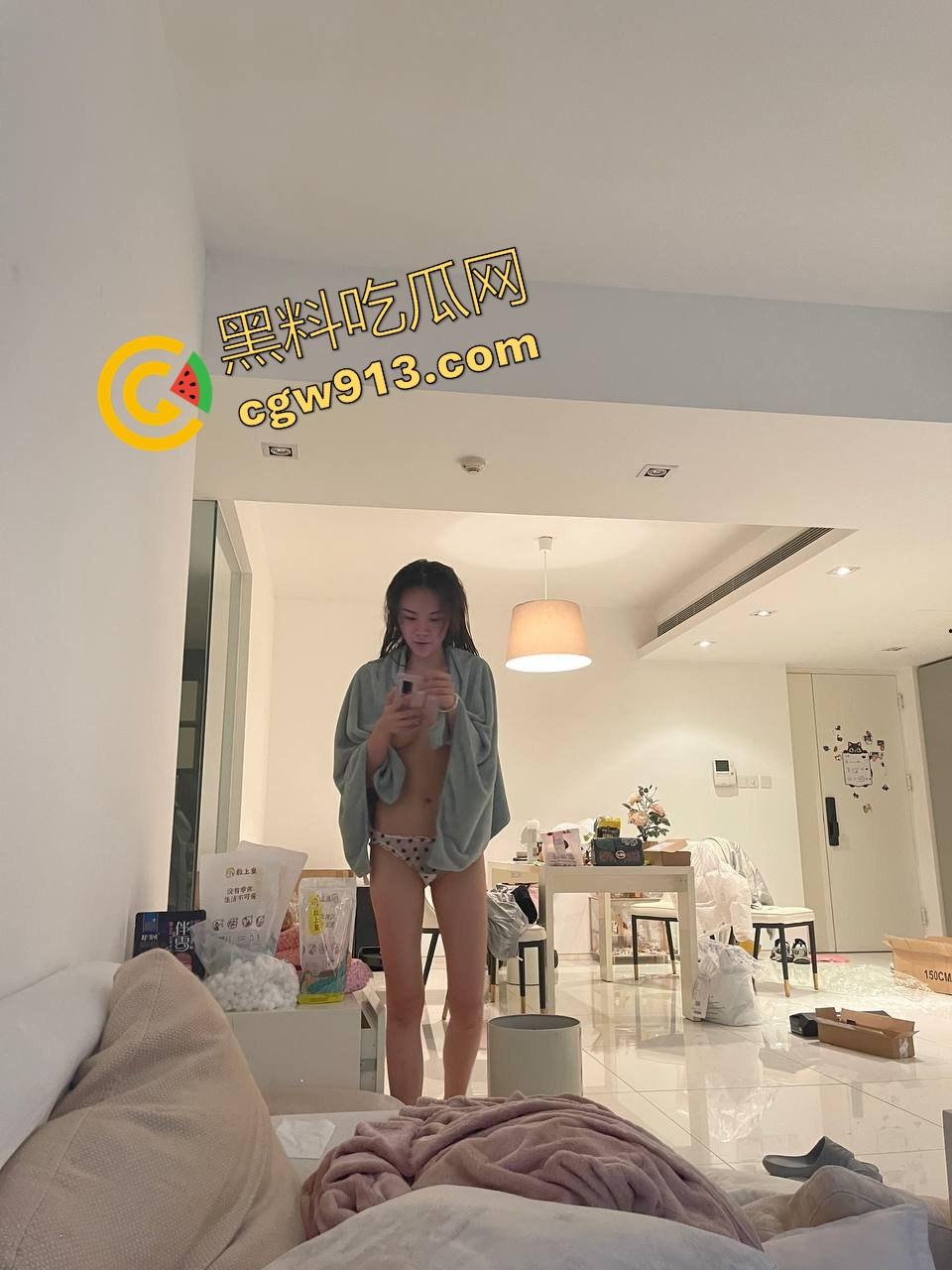 南昌外卖群里天天喊减肥的姑娘，朋友圈晒努力考证，其实夜里跪在床边被金主无套爆操，精液夹着走路去打工！-3