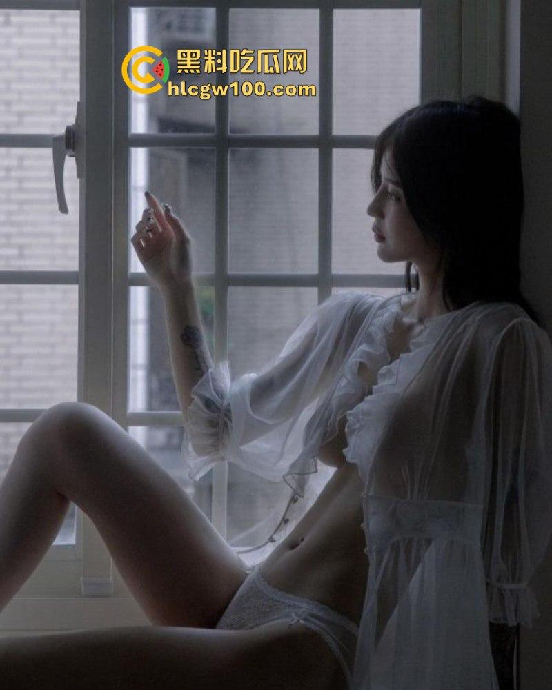 台湾人气网红【韩妮】不雅私密视频被人渣前男友泄露，外表高冷禁欲，背地里是个求操小母狗-9