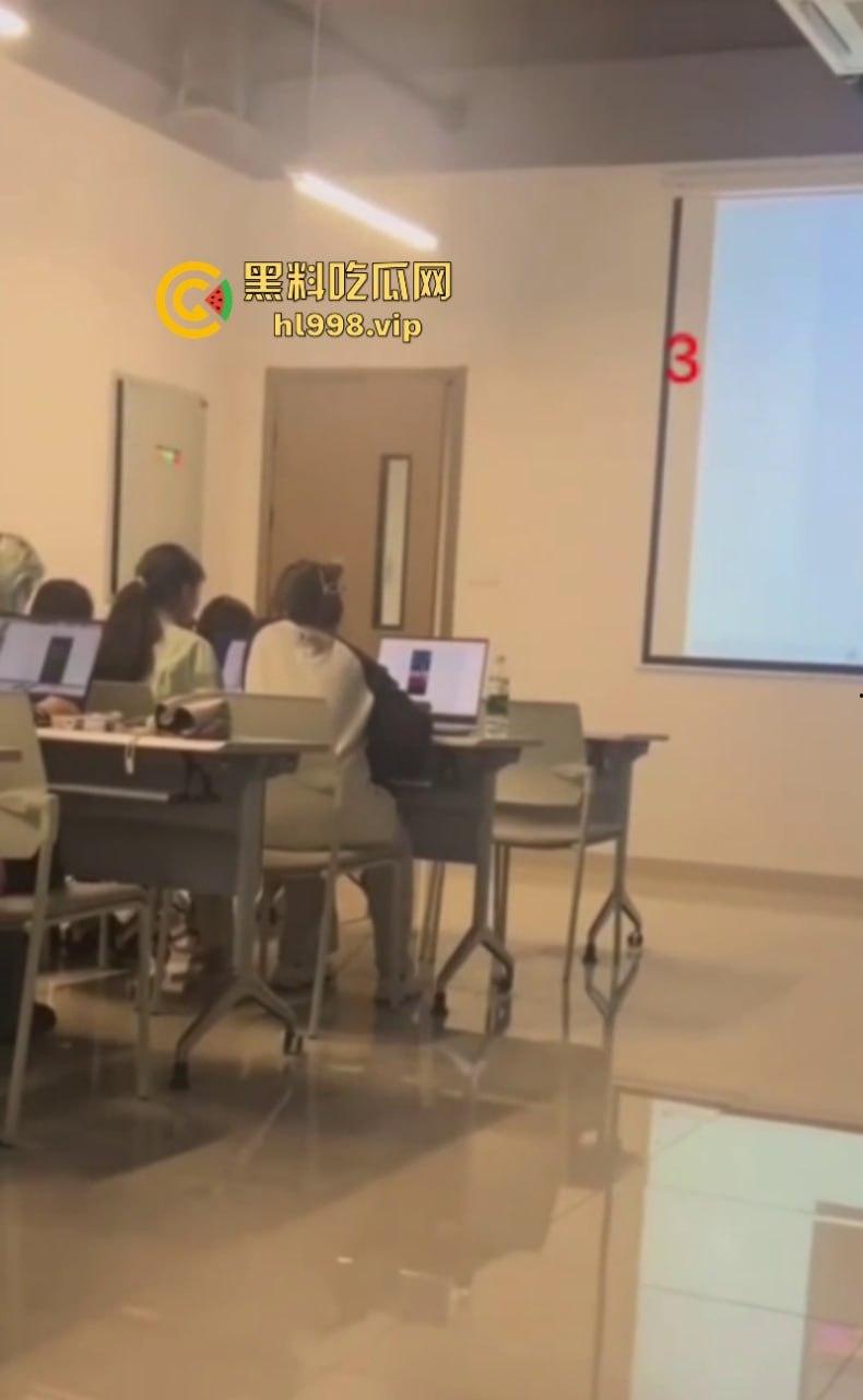 棒子欠削！浙大韩国外教在课堂上威胁中国女生不让毕业 一个西巴在中国地盘还敢撒野？-7