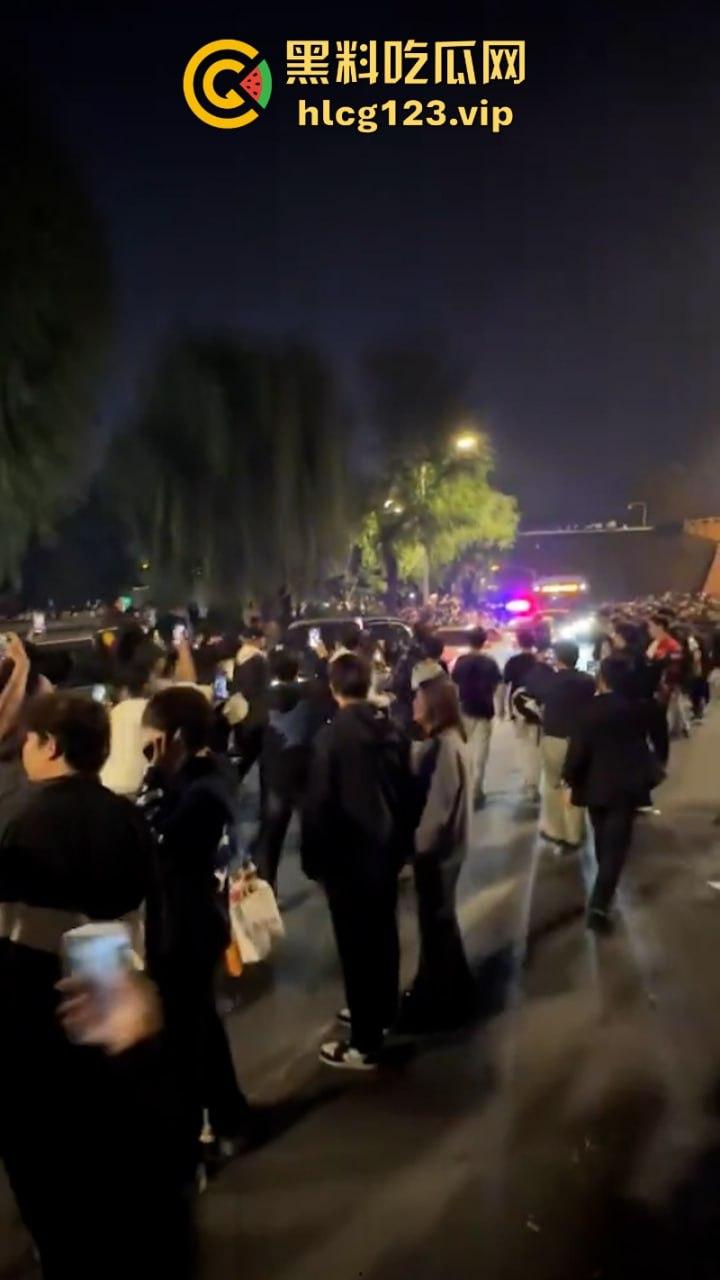 欠收拾！鬼火少年济南闹市区炸街 飙车放火 大街蹦迪 人还是不能吃得太饱！-6