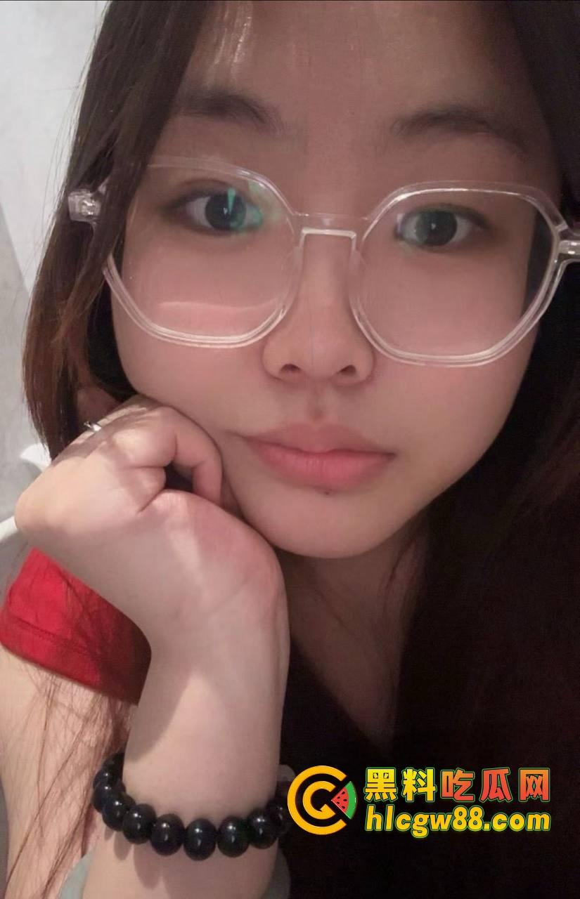 广东弟弟叫兄弟试探亲姐，姐姐裸聊约炮自慰视频曝光，600块看她抠逼，弟弟都看傻了！-23