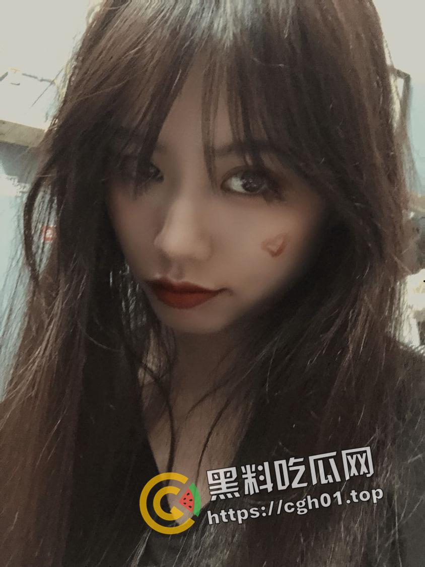 湖南母狗【陆世婷】背着男朋友约学长学弟3p  开肛初体验 手指全部塞满 水真多啊-3