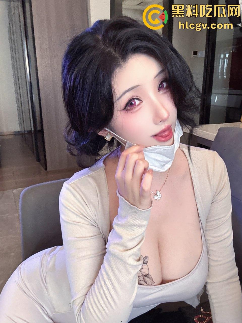 『rioko凉凉子』御姐写真曝光!红色吊带黑丝,丰乳肥臀简直人间胸器,魅魔圣体人间尤物!-8